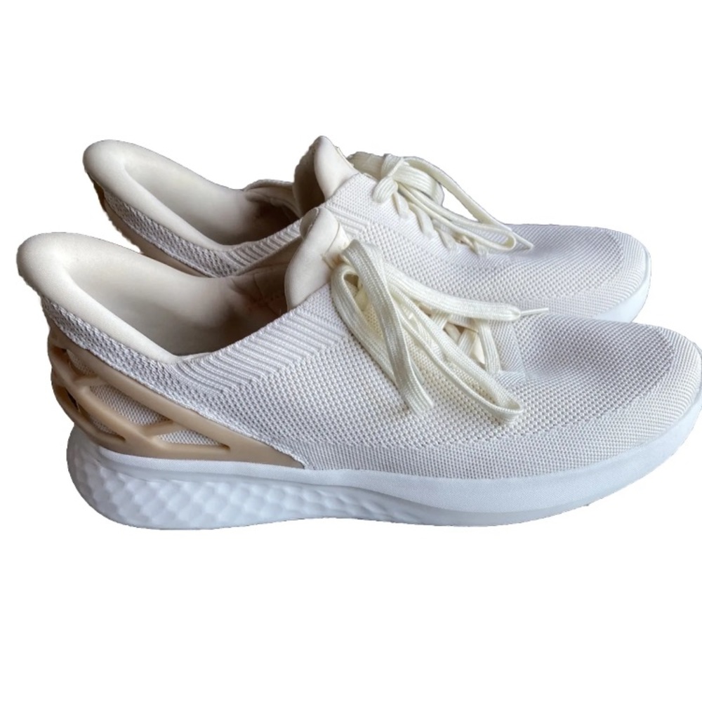 Kizik Athens white creme hands free tennis shoes men’s 10.5 women’s 12